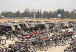 الانقلاب يخنق الفقراء ويصادر 145 دراجة بخارية بأسوان