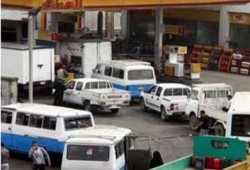 أزمة البنزين والسولار تصيب الحياة بالشلل في أسوان