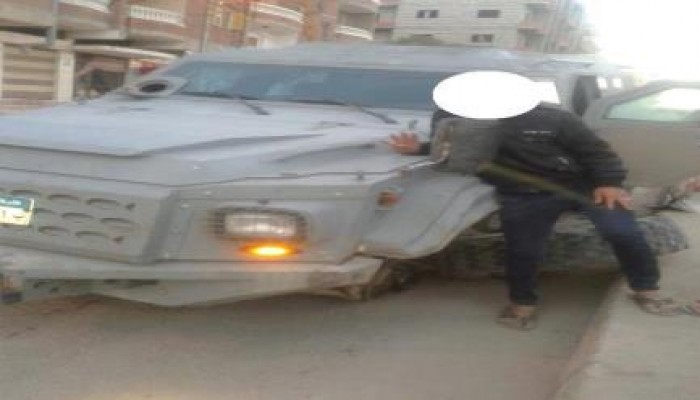 فرار عدد من عناصر الشرطة بعد تعطل سيارتهم بأحد شوارع العريش