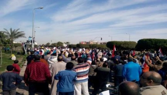 " جمعة الطلبة طليعة الثورة " مسيرة حاشدة لأهالي العاشر من رمضان