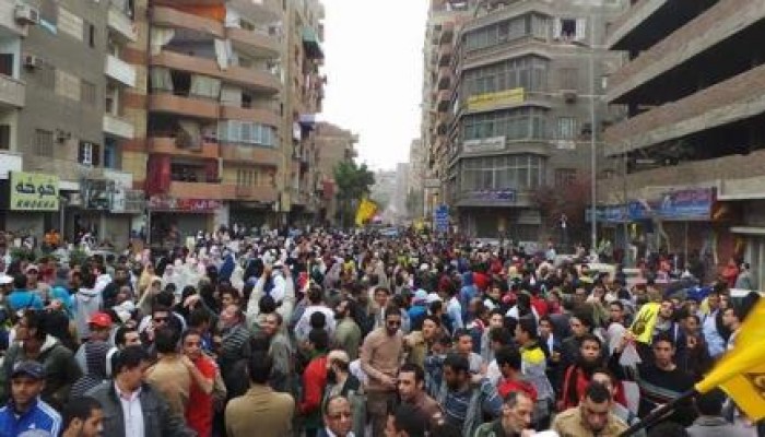 حشود مهولة تحتشد في ميدان النعام "جمعة الطلبة طليعة الثورة"