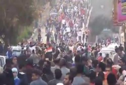 بالفيديو.. شاهد لحظة التقاء مسيرة المطرية والزيتون مع مسيرة عين الشمس بميدان النعام