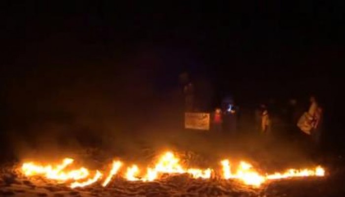 بالفيديو.. عفاريت ضد الإنقلاب في بئر العبد بشمال سيناء تكتب بالنار: (سيناء مش إرهاب)