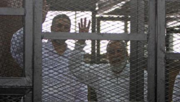 هتافات شرفاء مصر تهز جنبات محكمة الانقلاب الباطلة