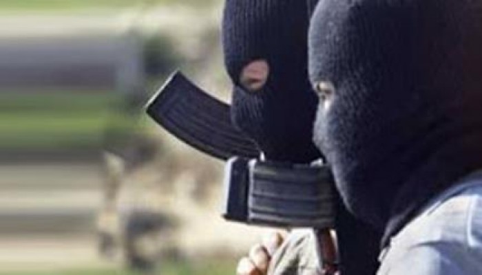 مجهولون يطلقون النيران علي ضابط أمن وطني بالشرقية ويحرقون سيارة رجل أعمال بالغربية