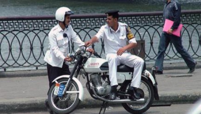 «أسوشييتد برس»: مصر ترفع أجور الشرطة وقت تفاقم إضرابات العمال