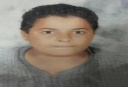 قوات أمن الانقلاب تعتقل طفلاً منذ 35 يوم لرفعه علامة رابعة‬ أمام سيارة شرطة