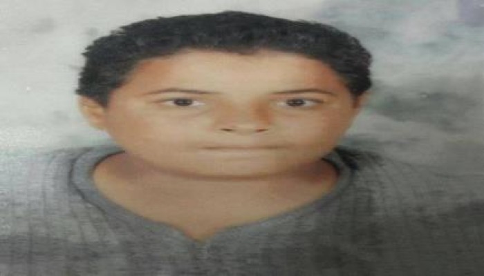 قوات أمن الانقلاب تعتقل طفلاً منذ 35 يوم لرفعه علامة رابعة‬ أمام سيارة شرطة