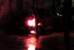 مجهولون يحرقون سيارة ضابط بالمحلة.. وزملائه يعرضون سياراتهم للبيع ويغيرون محل اقامتهم