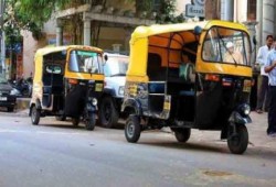 مجلس مدينة "إيتاي البارود" يحل أزمة اعتصام "التكاتك" على حساب المواطن بمضاعفة الأجرة