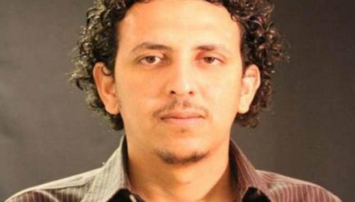 ناشط يساري من محبسه:نعيش في يوم الحشر.. العشرات يتكدسون بالزنازين بلا غطاء ولا دواء للمرضى