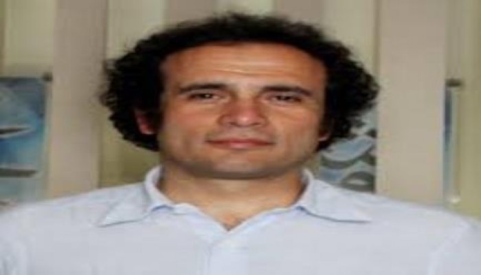 عمرو حمزاوي يكتب : اسئلة لمن صمتوا طويلا
