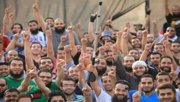 صورة وتعليق من اعتصام رابعة وجوه ناضرة بين شهيد وجريح ومعتقل ومطارد