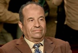 بالفيديو.. صدمة أحد مؤيدي السيسي على الهواء واحراجه من اختراع (إريال) الجيش