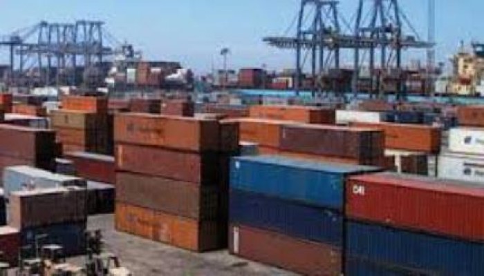 عمال "المصرية للملاحة" بالإسكندرية يغلقون الميناء للمطالبة بحماية ممتلكات الشركة