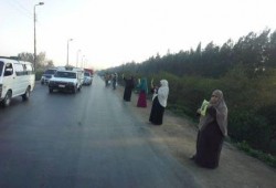 سلسلة بشرية بالطريق الصحراوي لثوار النوبارية رفضاً للانقلاب الدموي