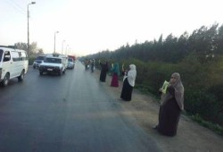 سلسلة بشرية بالطريق الصحراوي لثوار النوبارية رفضاً للانقلاب الدموي