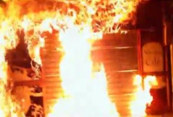 بالفيديو: حرق كافتيريا "نيو سيسيل" المملوكه لأحد أكبر موردي البلطجيه بالإسماعيلية