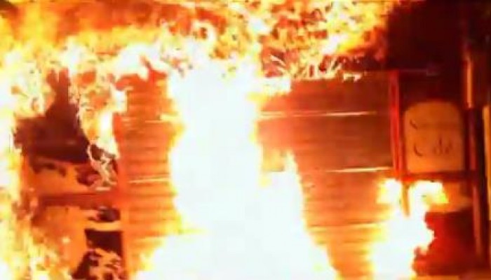 بالفيديو: حرق كافتيريا "نيو سيسيل" المملوكه لأحد أكبر موردي البلطجيه بالإسماعيلية