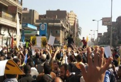 "لن يحكمنا الفسدة": التقاء مسيرتى حدائق القبة والأميرية مع المطرية (صور)