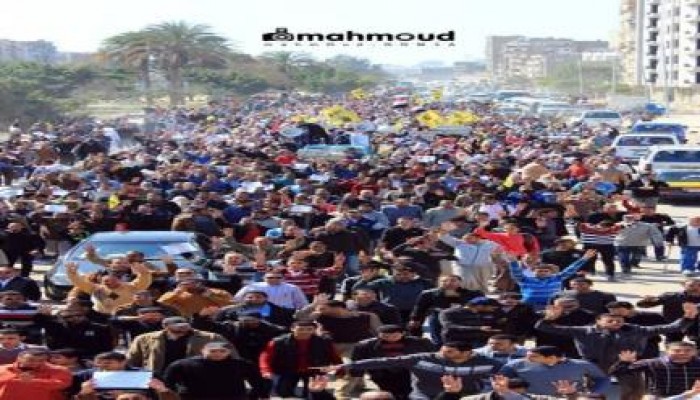 "لن يحكمنا الفسدة"جانب من مسيرة الرمل بالاسكندرية اليوم ضد الانقلاب العسكري