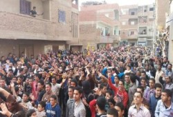 "لن يحكمنا الفسدة" مسيرة حاشدة لأهالي العدوة مسقط رأس الرئيس مرسى