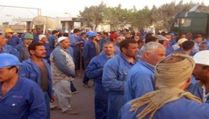 عمال حلوان للحديد و الصلب يدخلون اعتصاما لإقالة الإدارة وصرف الأرباح