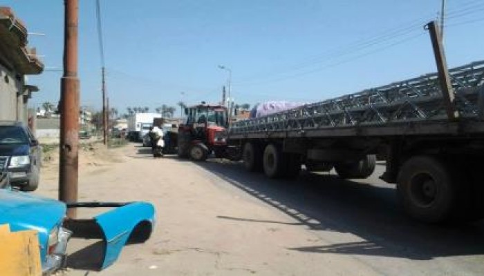 سائقو النقل الثقيل يقطعون طريق "دمنهور – حوش عيس" اعتراضًا على زيادة "الكارتة"