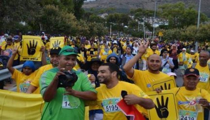 مسيرة بجنوب أفريقيا وأطول مسيرة سيارات بأمريكا .. "الجاليات المصرية تدعم الشرعية" (فيديو)