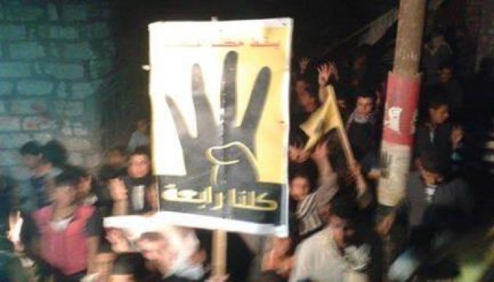 بالصور: مسيرة لأهالى قرية جزيرة شارونة بمركز مغاغه مؤيده للشرعية