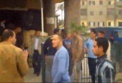 نشطاء يسخرون من مشاجرة الجيش والشرطة أمام قسم إمبابة