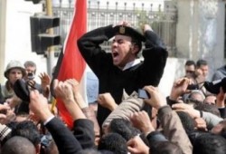 الشرطة تهتف ضد العسكر بإمبابة