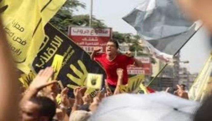 كاتب إيطالي: الثورة مستمرة في مصر بعد الانقلاب على أول رئيس مدني منتخب