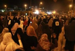 أسوان: سلاسل بشرية ومسيرات ليلية تطالب بإسقاط الانقلاب