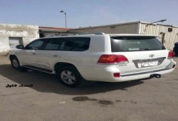 جيش "السيسي" يهدي محافظ بورسعيد سيارة "لاند كروزر مصفحة".. ومصدر بالجمارك يسرب صورتها