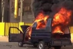 صبيحة مليونية "لن يحكمنا الصهاينة والأمريكان" .. إضرام النيران في سيارتين للشرطة