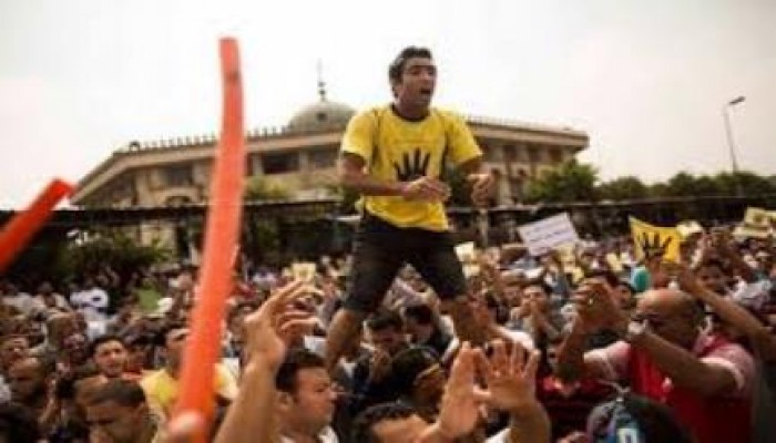 " لن يحكمنا الصهاينة والأمريكان"  الرعب يسيطر علي الانقلاب ويحاصرون مسجد السلام