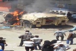 حرق مدرعتان للجيش في السويس