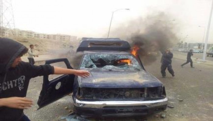 مجهولون  يشعلون النيران فى بوكس شرطة امام مساكن الظباط المقابل لهايبر وان