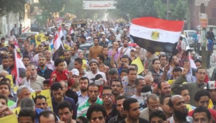 محاولة فاشلة لفض مسيرات ثوار حلوان