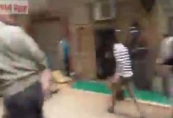 بالفيديو: لحظة اعتداء أمن الانقلاب على المصلين بمسجد الفضالي بالاسكندرية أنثاء صلاة الجمعة