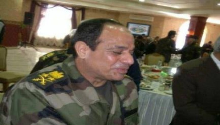 خبير قانوني يحذر " ‫الخائن السيسي" من السياسات التقشفية قائلا : حناجر الفقراء لن تصمت