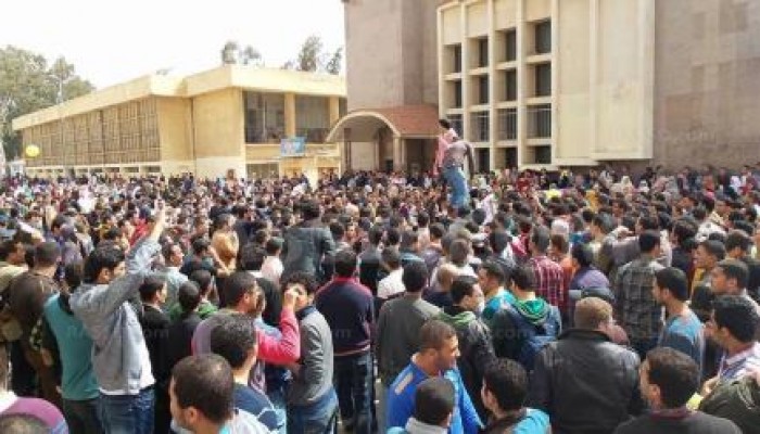 الطلاب في جامعات مصر يعلونها بقوة في أول أيام الدراسة "يسقط حكم العسكر" (فيديو - صور)