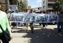 الالاف من طلاب جامعه الاسكندرية ينددون بعودة الحرس الجامعي