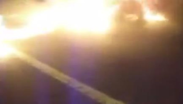 بالفيديو: مجهولون يقطعون طريق القاهرة الاسكندرية الزراعي أمام كفر الزيات