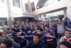 مسيرة حاشدة تجوب أروقة جامعة الزقازيق ضد الانقلاب