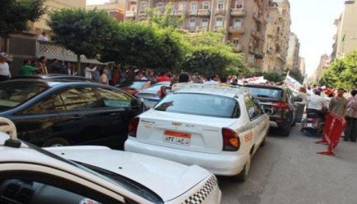 شلل مروري بشارع محمد فريد بسب ماسورة مياه مكسورة