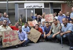 استمرار اضراب عمال النقل العام لليوم الثاني حتي تنفيذ مطالبهم
