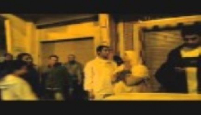 شاهد لحظة خروج المعتقل احمد عبد الرحيم وهتافه أمام منزله ضد الانقلاب (فيديو)