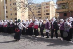 وقفة لطالبات مدرسة الثانوية بنات بشيخ زايد رفضا للانقلاب